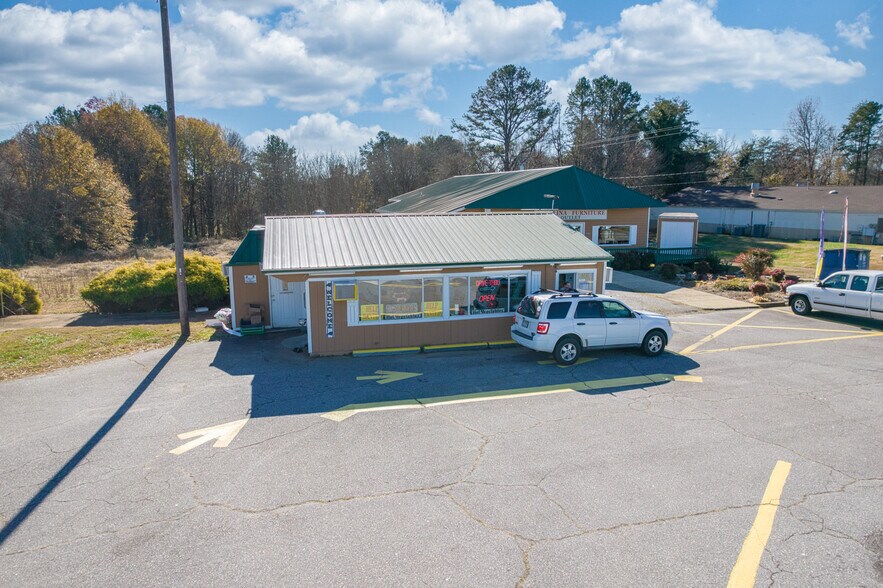 More Photos Of 3506 Springs Rd, Hickory Freestanding For Sale