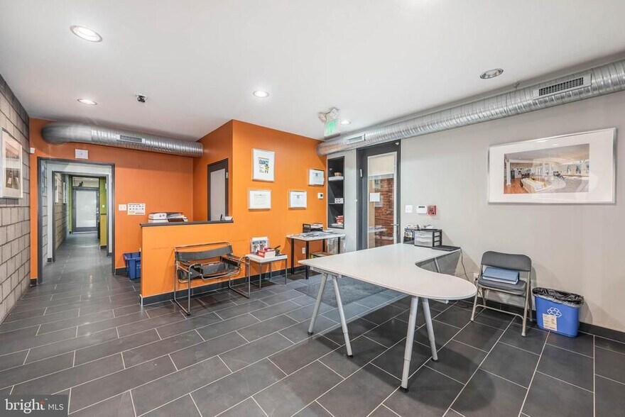 More Photos Of 338 E 25th St, Baltimore Office For Sale