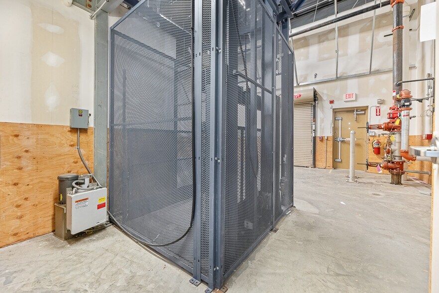 More Photos Of 2229 E State St, Salem Drugstore For Sale