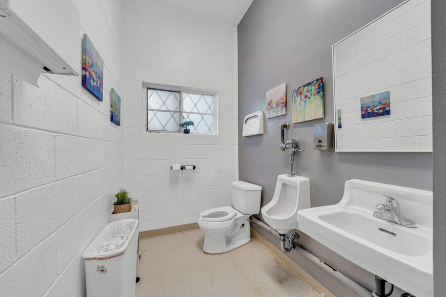 More Photos Of 1021 H St, Sacramento Apartments For Sale