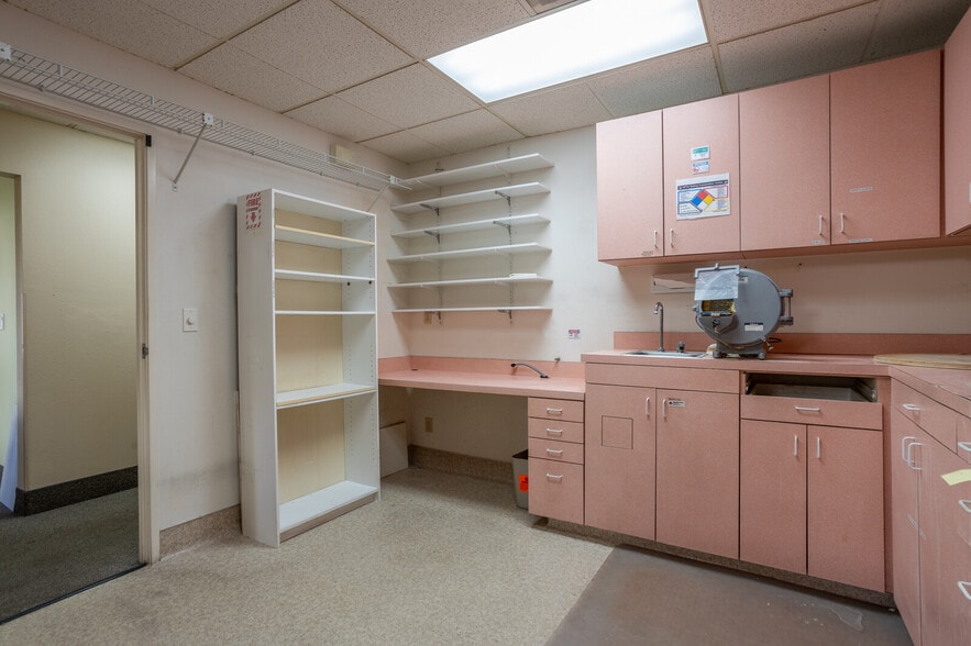 More Photos Of 15835 Pomerado Rd, Poway Unknown For Lease