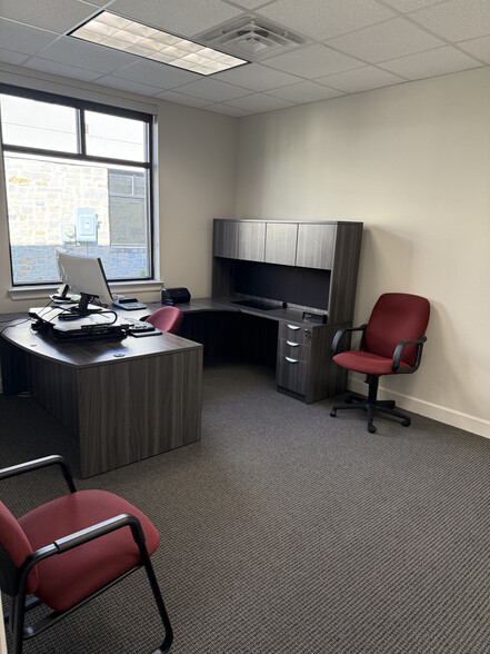 More Photos Of 633 E Fernhurst Dr, Katy Medical For Sale