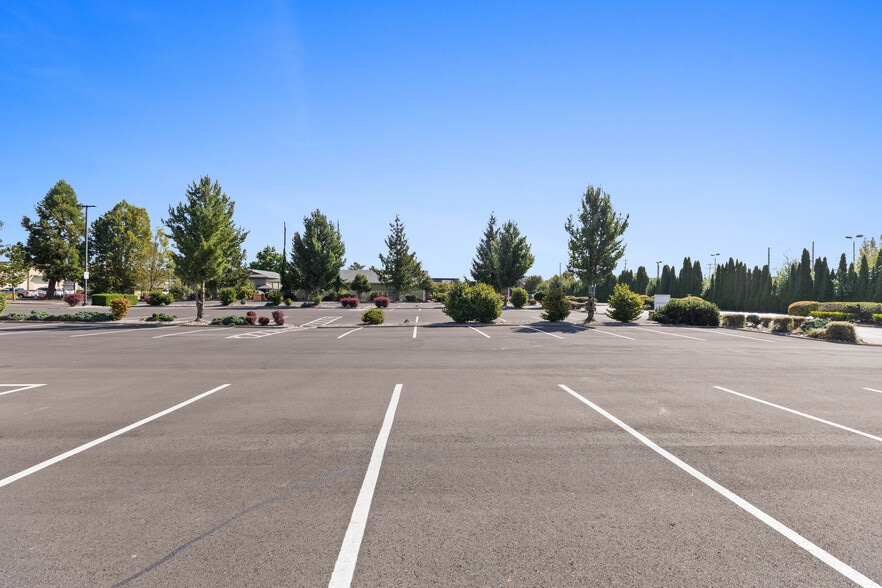 More Photos Of 16710 Smokey Point Blvd, Arlington General Retail For Sale