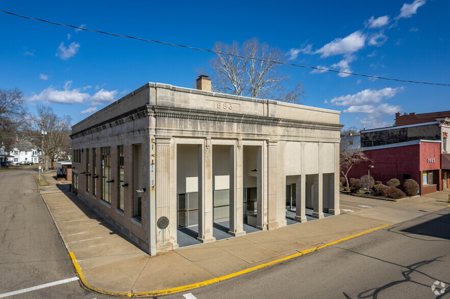 Primary Photo Of 150 W Main St, Newcomerstown Bank For Lease