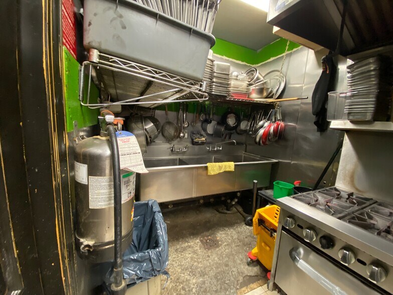 More Photos Of 726 Courtlandt Ave, Bronx Restaurant For Lease