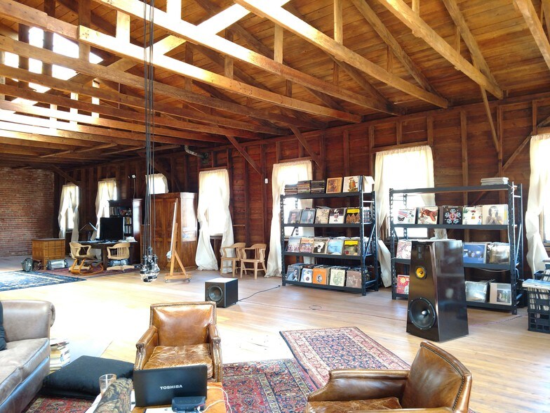 More Photos Of 221 Washington St, Oakland Light Manufacturing For Sale