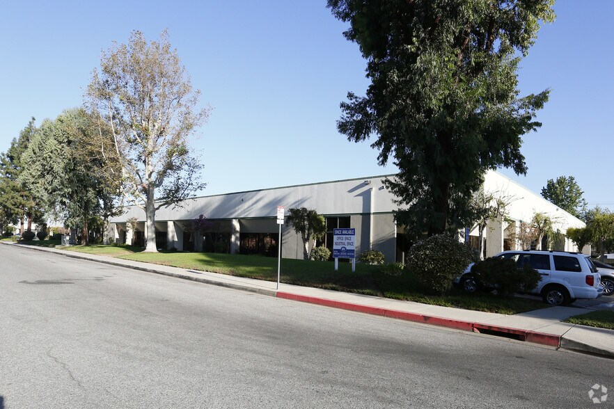 More Photos Of 4685 Industrial St, Simi Valley Warehouse For Lease