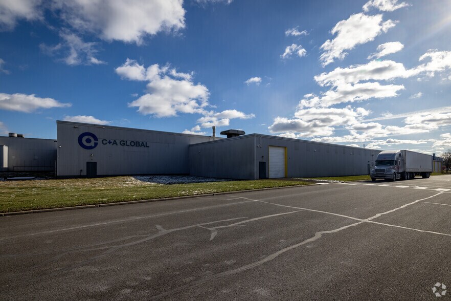 More Photos Of 114 Tived Ln E, Edison Distribution For Lease