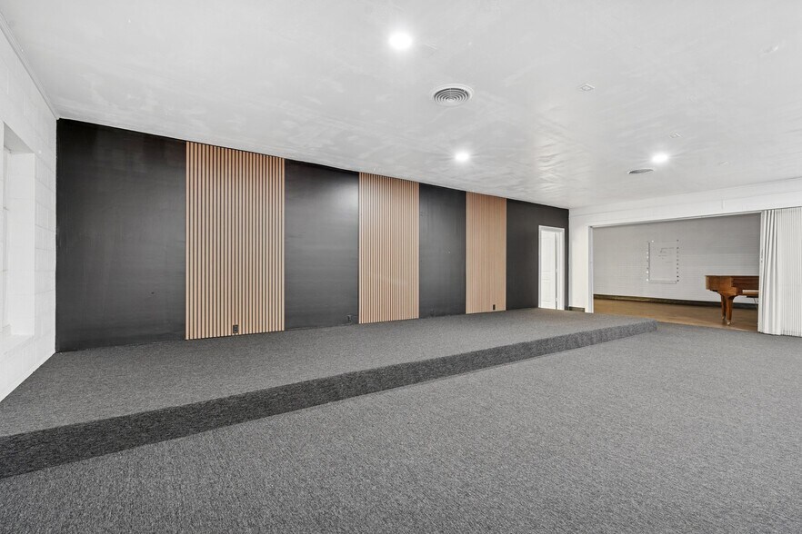 More Photos Of 200 Carr Ln, Duncanville Religious Facility For Lease