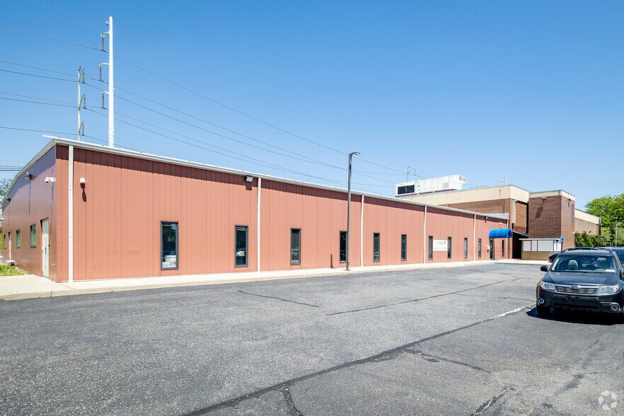 More Photos Of 789 Park Ave, Huntington Office For Lease