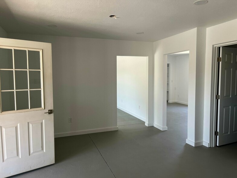 More Photos Of 11910 E Iron King Rd, Humboldt Warehouse For Lease