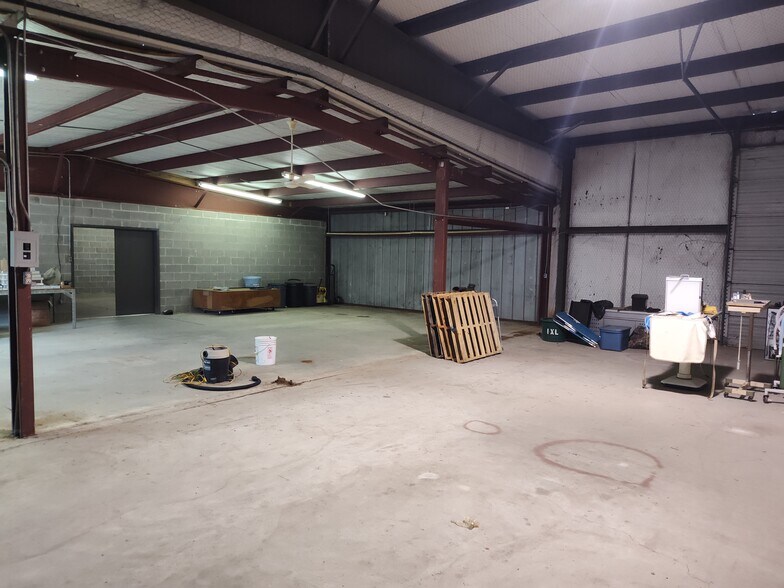 More Photos Of 1703 Blue Bell Rd., Brenham Warehouse For Sale