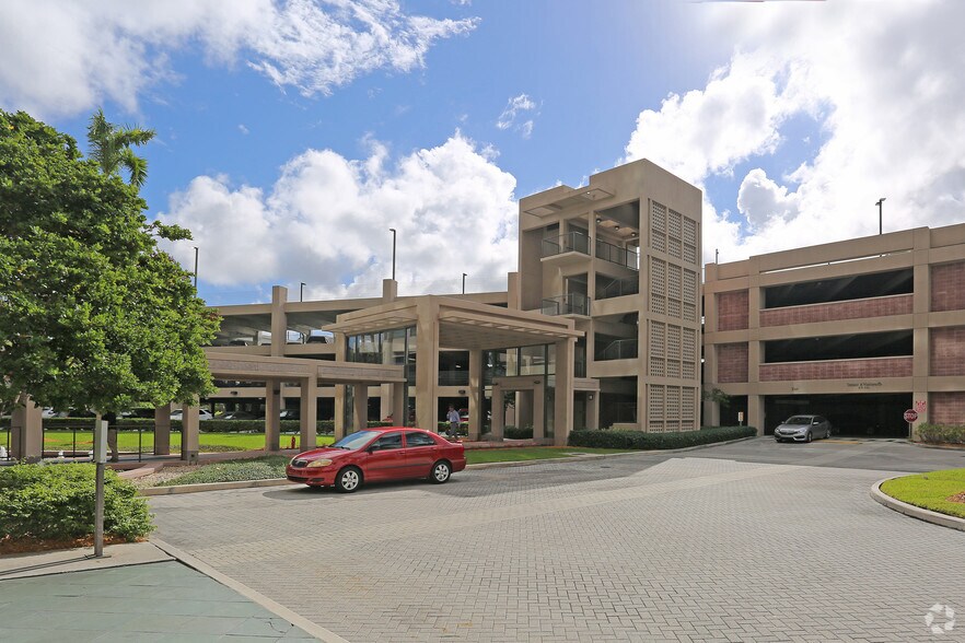 More Photos Of 5200 Waterford District Dr, Miami Unknown For Lease