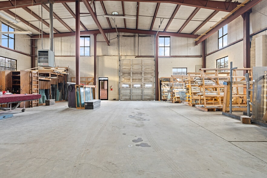 More Photos Of 2100 E Front St, Tyler Flex For Lease