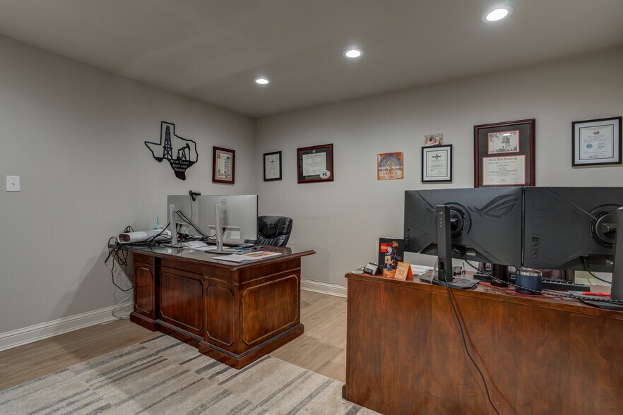 More Photos Of 604 E County Road 7200, Lubbock Office Residential For Sale