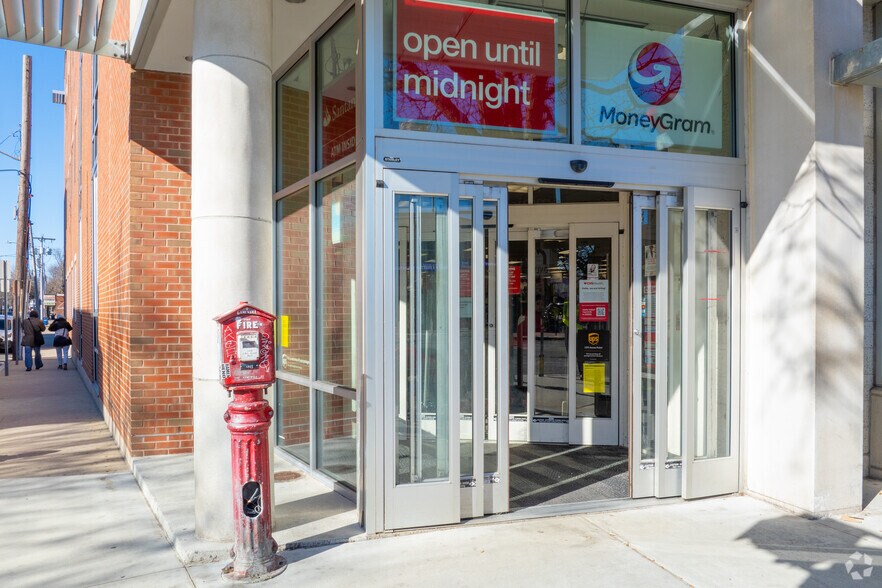 More Photos Of One Davis Sq, Somerville Health Club For Lease