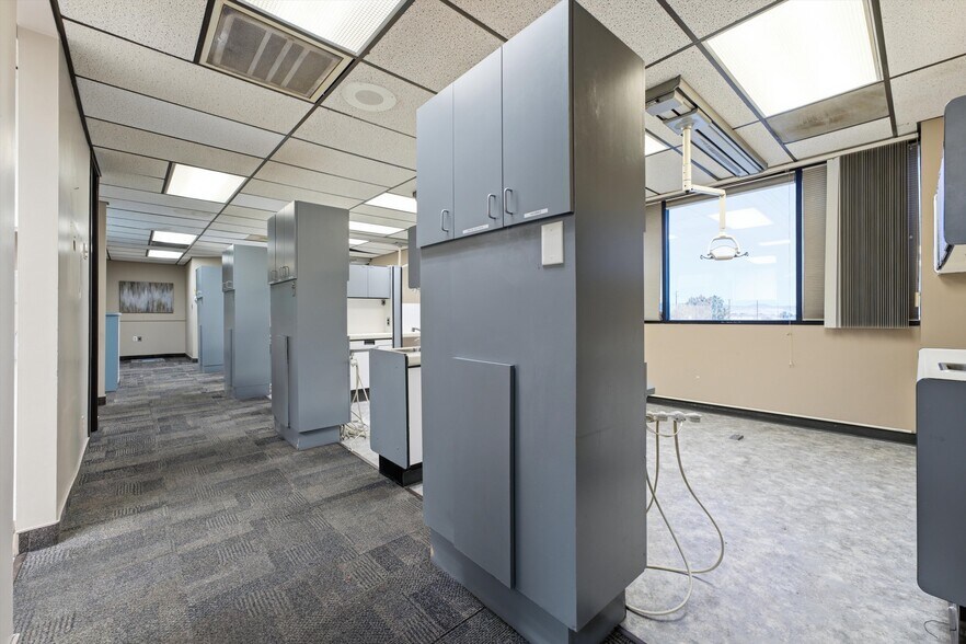 More Photos Of 1669 W Avenue J, Lancaster Medical For Lease