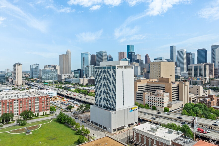 More Photos Of 2000 Crawford St, Houston Office For Sale