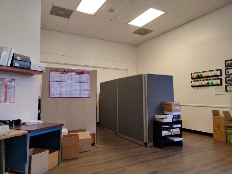 More Photos Of 4125 Market St, Ventura Light Manufacturing For Sale