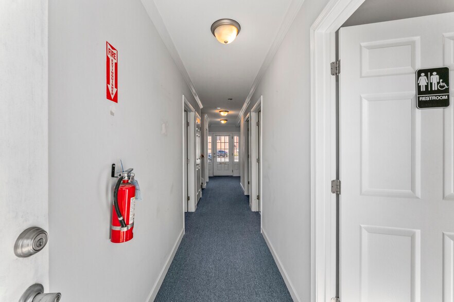 More Photos Of 104 Renaissance Cir, Mauldin Office For Lease