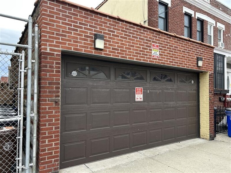 More Photos Of 4602 30th Ave, Astoria Storefront Retail Residential For Lease