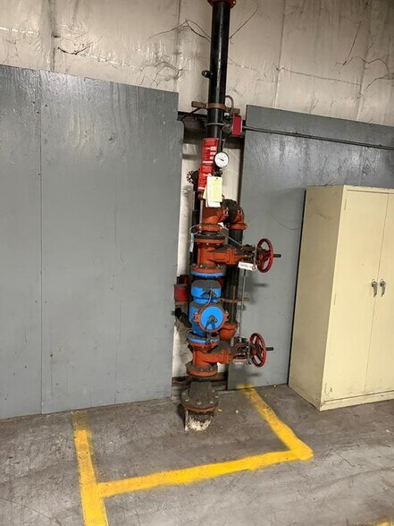 More Photos Of 8 Baldwin Dr, Branford Manufacturing For Lease