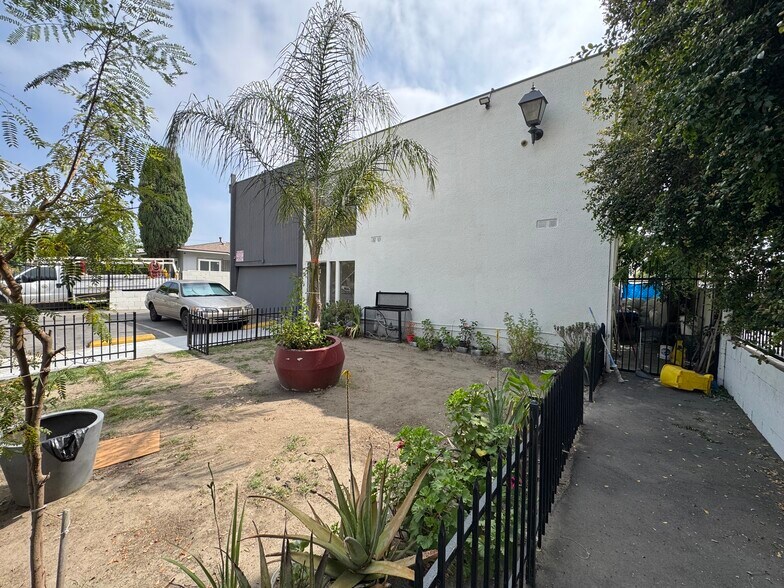 More Photos Of 6722 Troost Ave, North Hollywood Apartments For Sale