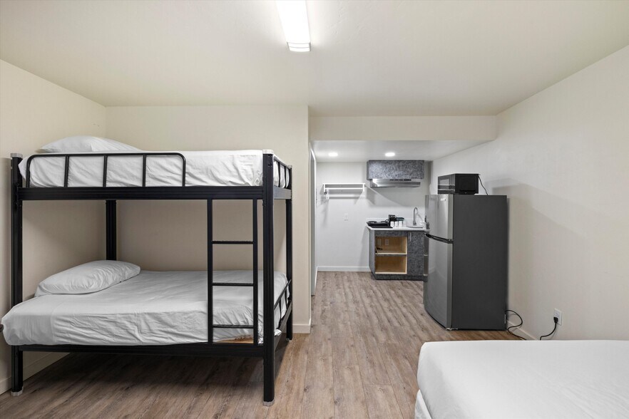 More Photos Of 720 W Lewis St, Pasco Hotel For Sale