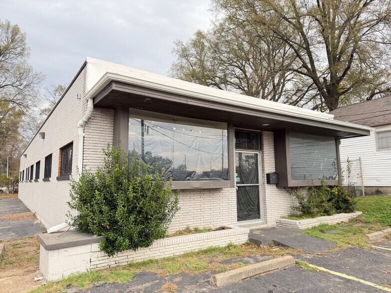 More Photos Of 2390 Lamar Ave, Memphis Office For Lease