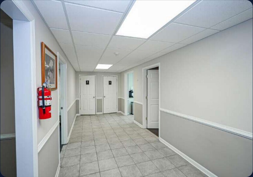 More Photos Of 505 Industrial Dr, Woodstock Mixed Retail For Sale