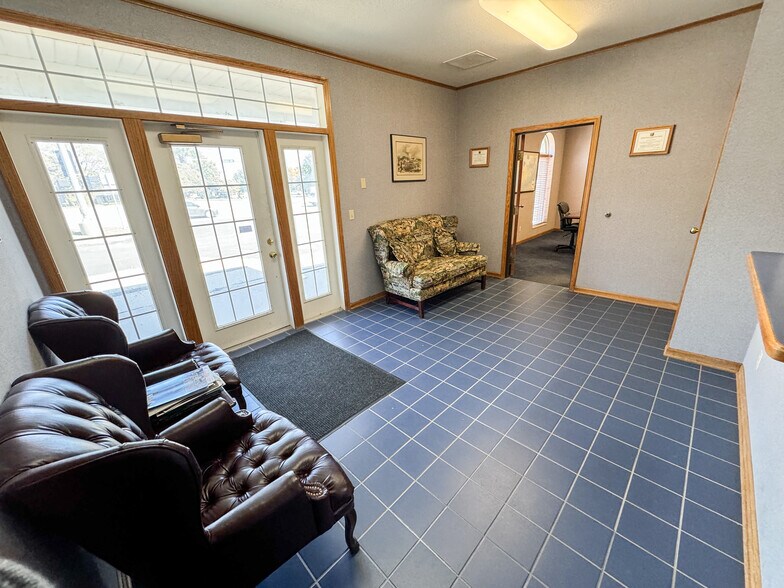 More Photos Of 401 Foxwood Dr, Raymore Medical For Sale