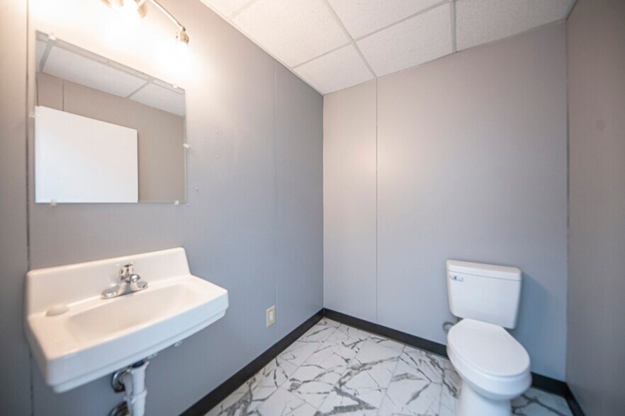 More Photos Of 850 W I-20, Penwell Warehouse For Lease