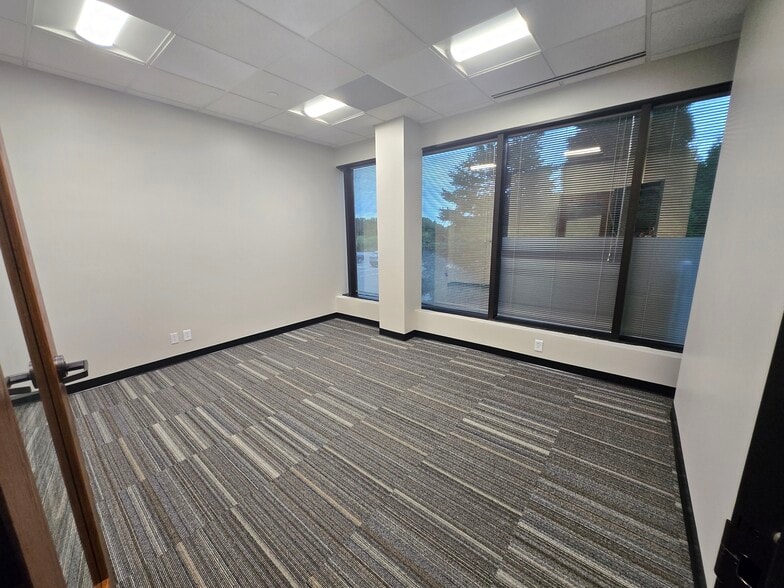 More Photos Of 7100 Northland Cir N, Brooklyn Park Office For Lease