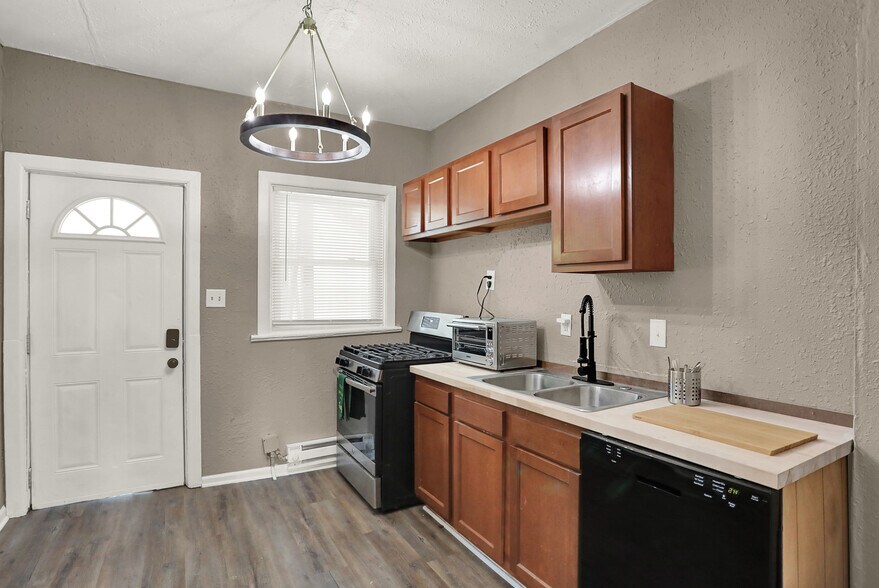 More Photos Of 1918 W Washington St, Indianapolis Apartments For Sale