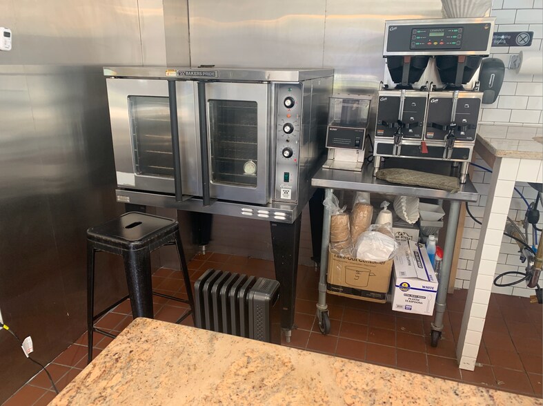 More Photos Of 653 Sterling Pl, Brooklyn Restaurant For Lease