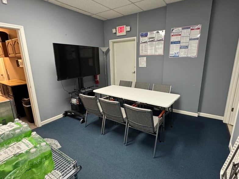 More Photos Of 232-236 Industrial Park Dr, Commerce Office For Lease