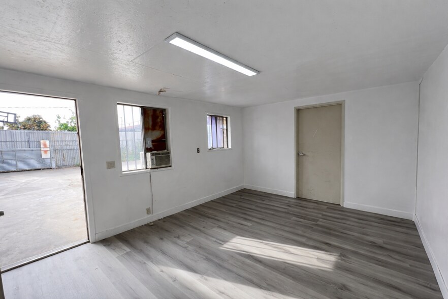 More Photos Of 1287 W 2nd St, Pomona Industrial For Lease