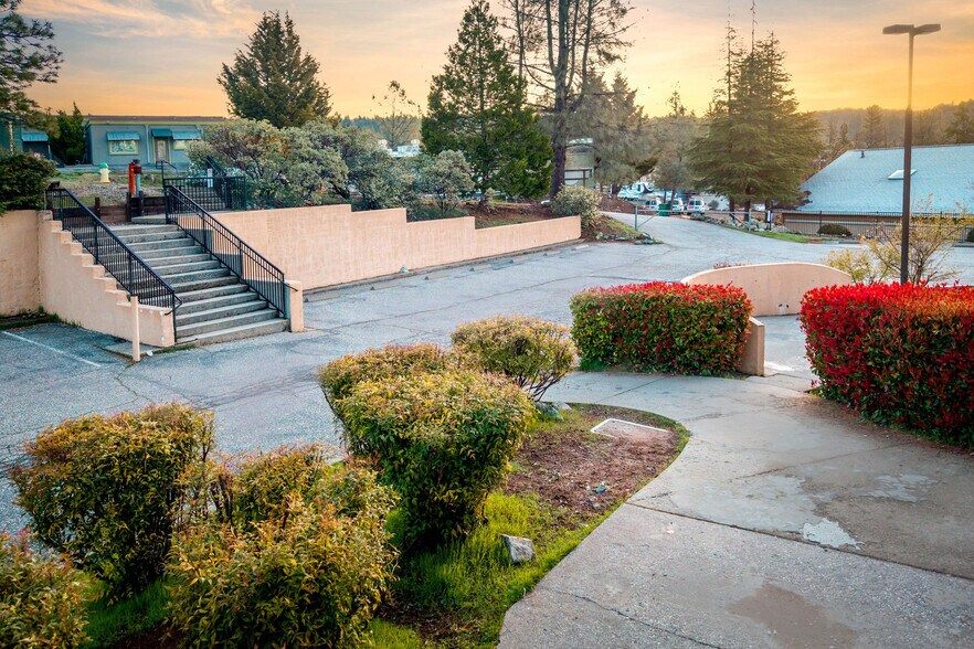 More Photos Of 957 Golden Gate Ter, Grass Valley Sports And Entertainment For Sale