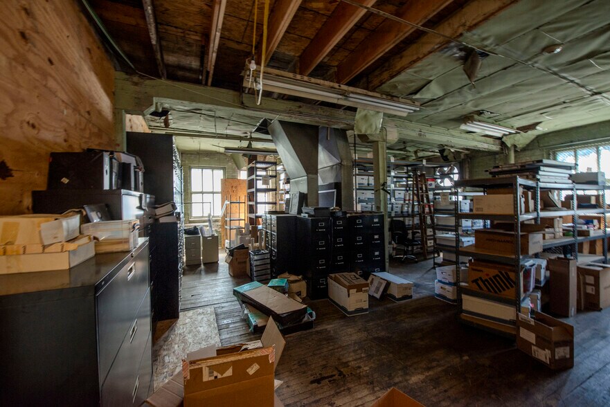 More Photos Of 1419 W Diversey Pky, Chicago Office For Sale