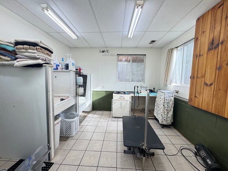 More Photos Of 2350 Highway 17 S, Rhinelander Veterinarian Kennel For Sale