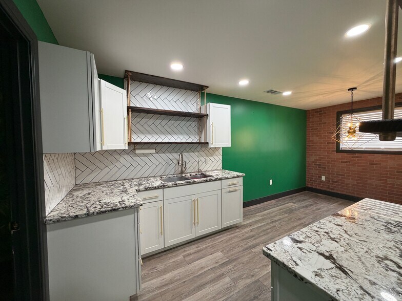 More Photos Of 6401 N Golder Ave, Odessa Warehouse For Lease