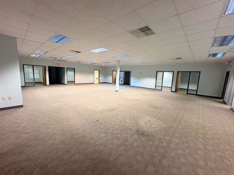More Photos Of 6020 NW 4th Pl, Gainesville General Retail For Lease