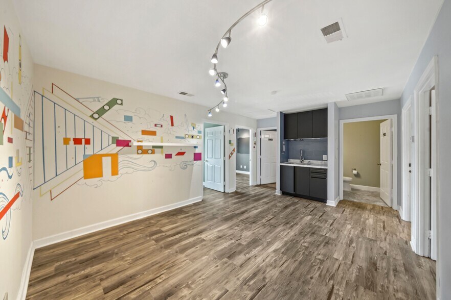 More Photos Of 4308-4312 Evergreen Ln, Annandale Office For Lease