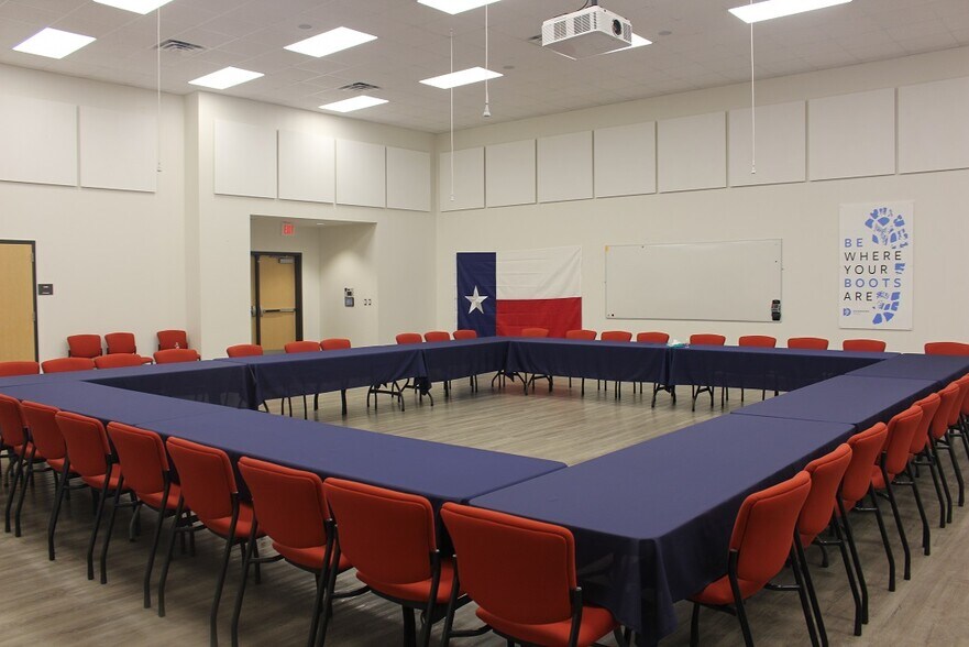 More Photos Of 5735 SW 7000, Andrews Industrial For Sale