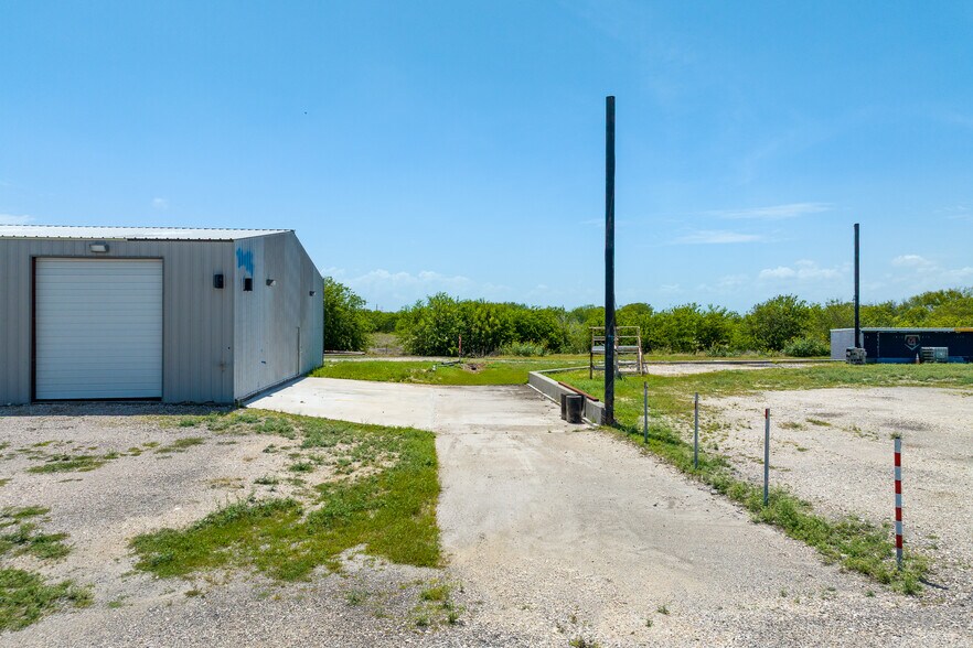 More Photos Of 8808 County Road 1458, Taft Flex For Sale