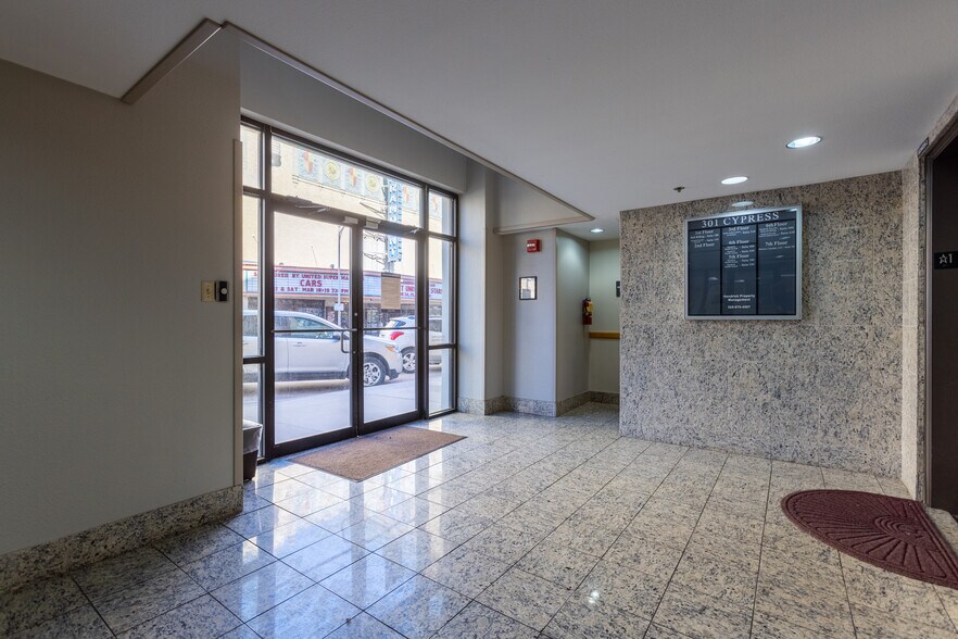 More Photos Of 301 Cypress St, Abilene Office For Sale