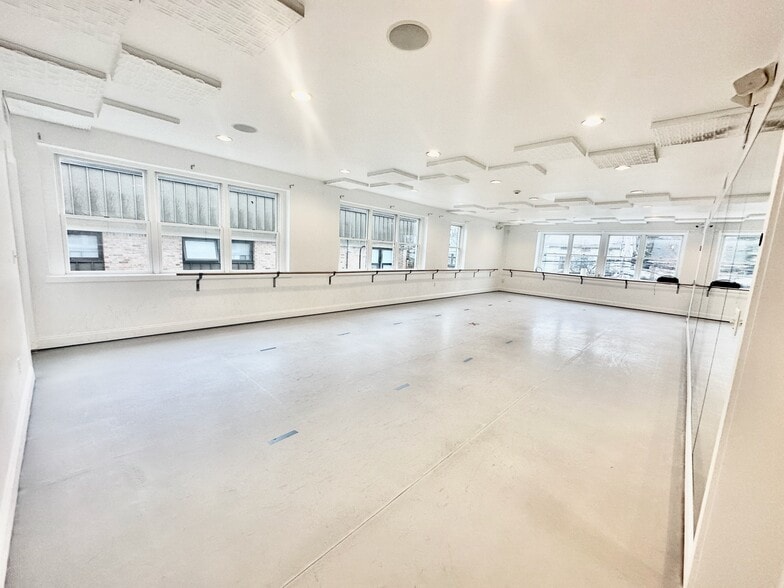 More Photos Of 36 Sherwood Pl, Greenwich Office For Lease