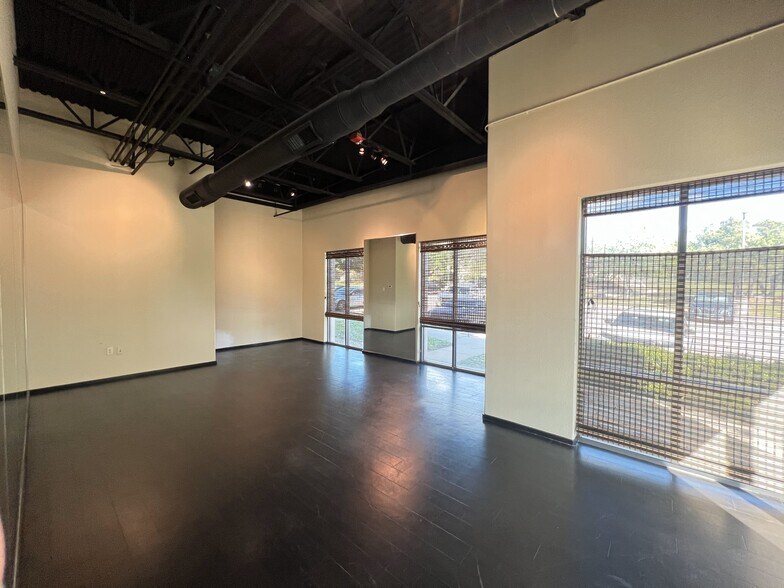 More Photos Of 300 Beardsley Ln, Austin Medical For Lease