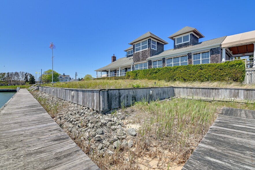 More Photos Of 56-58 S Bay Ave, Eastport Restaurant For Sale