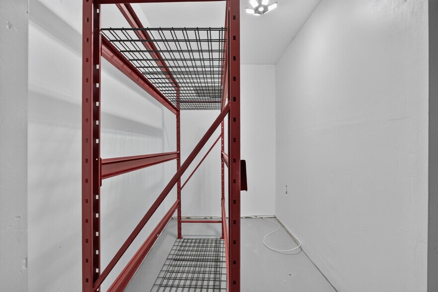 More Photos Of 4700-4712 NE 11th Ave, Oakland Park Warehouse For Lease